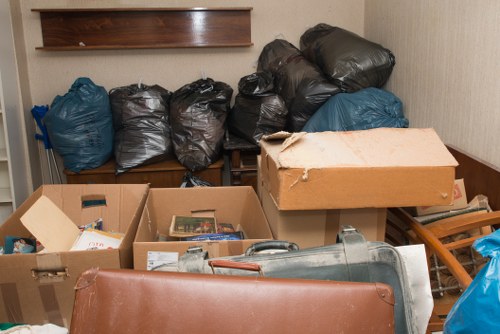 Final touches of flat clearance in Limehouse property